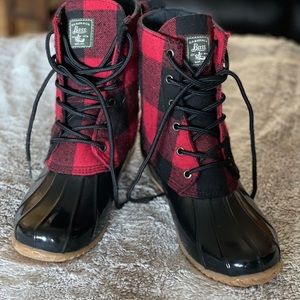Winter duck boots